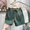 Shorts Casuales Deportivos de Peso Pesado con Diseño de Tres Rayas Clásico de Verano para Hombre, Pantalones de Cinco Puntos Holgados, Pantalones de Longitud Media Estilo Americano