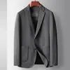 Terno Casual Masculino 2025 Primavera e Outono Luxo Leve Business Blazer de Botão Único para Jovens e Meia-Idade, Levemente Elástico, Sem Amassar, Blazer Moderno