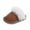 Chinelos Peludos Infantis 2025 Outono e Inverno Novo Estilo Estilo Coreano Leves com Solado Macio de Algodão para Meninos e Meninas para Uso Doméstico e Externo
