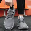 Zapatillas personalizadas para hombre estilo nuevo 2026 transfronterizas con suelas suaves, malla flyknit transpirable, zapatos casuales versátiles tipo "dad shoes"