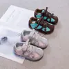 Coleção Outono 2026: Sapatos Estilosos para Exterior para Crianças Pequenas, Novo Design de Cabedal em Couro, Sapatos Tendência para Exterior para Meninas