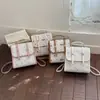 Moda Casual Transfronteriza Verano 2026 Nuevo Estilo Bolso de Mano para Mujer Moda Tendencia Bolso Pequeño Cuadrado Mochila de Hombro Único