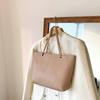 Bolso grande combinable Bolso tote con relieve de textura simple estilo occidental para mujer 2022 Nuevo bolso de hombro con cadena informal