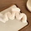 Presilhas de cabelo de pelúcia para outono e inverno para mulheres, acessórios de cabelo de luxo leve e de alta qualidade, presilhas elegantes para penteados presos, presilhas tipo tubarão estilo coreano para a parte de trás da cabeça