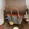 Bolsa de Gran Capacidad Estilo Coreano Transfronteriza para Mujer Verano 2026 Nuevo Bolso Tejido Pequeño de Nicho Bolso Cubo de Moda Elegante para Vacaciones