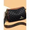 2024 Nuevo Bolso de Hombro de Cuero Suave Transfronterizo para Mujer Moda Correa Ancha a Cuadros en Relieve Práctico Gran Capacidad Bolso Almohada