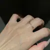 Artículo Popular de Xiaohongshu: Anillo de Calabaza Hueca con Incrustaciones de Diamantes, con un Diseño Sencillo, Elegante y Único para el Dedo Índice, Disponible para Dropshipping