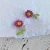 2021 verano nuevos aretes de flor de margarita dos usos coreanos Dongdaemun pequeños frescos dulces aretes al por mayor