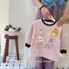 Camiseta básica de otoño a rayas estampadas para bebé niña 2026 nuevo estilo para niña pequeña de algodón antiarrugas top de moda top de celebridad de internet